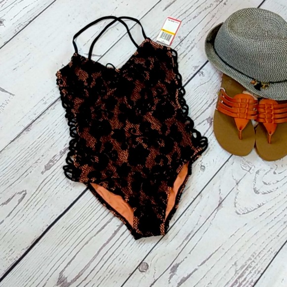 Gossip One Piece Swimsuit - Picture 5 of 11